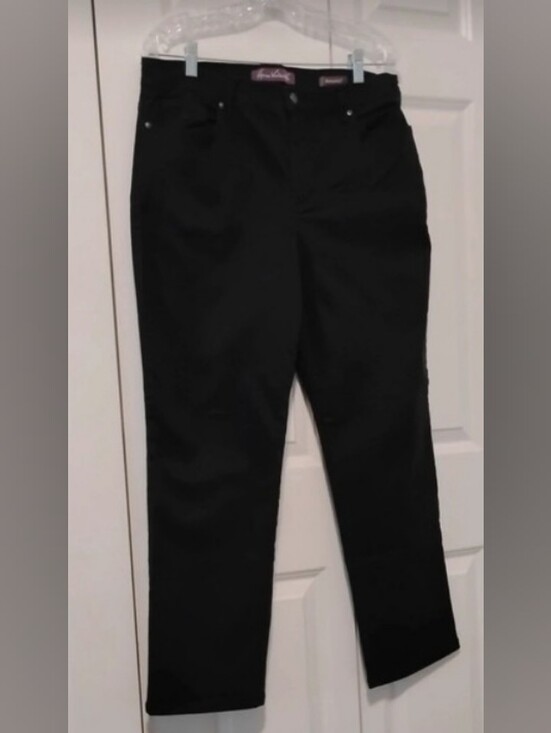 Gloria Vanderbilt Denim - Gloria Vanderbilt 'Amanda' black ladies jeans size 16